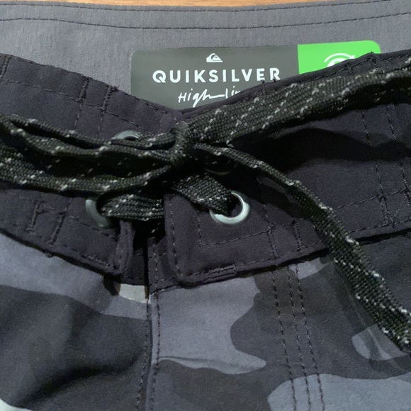 Quicksilver Men’s Board Shorts - Picture 4 of 11